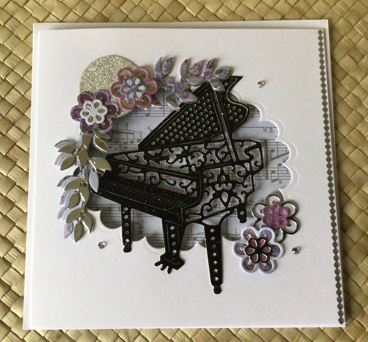 A unique card for a pianist birthday or performance success 🎶🎹

etsy.com/uk/listing/139…

#UKCraftersHour #handcrafted #etsymusicians #piano #shopsmallbiz #supporthandmade