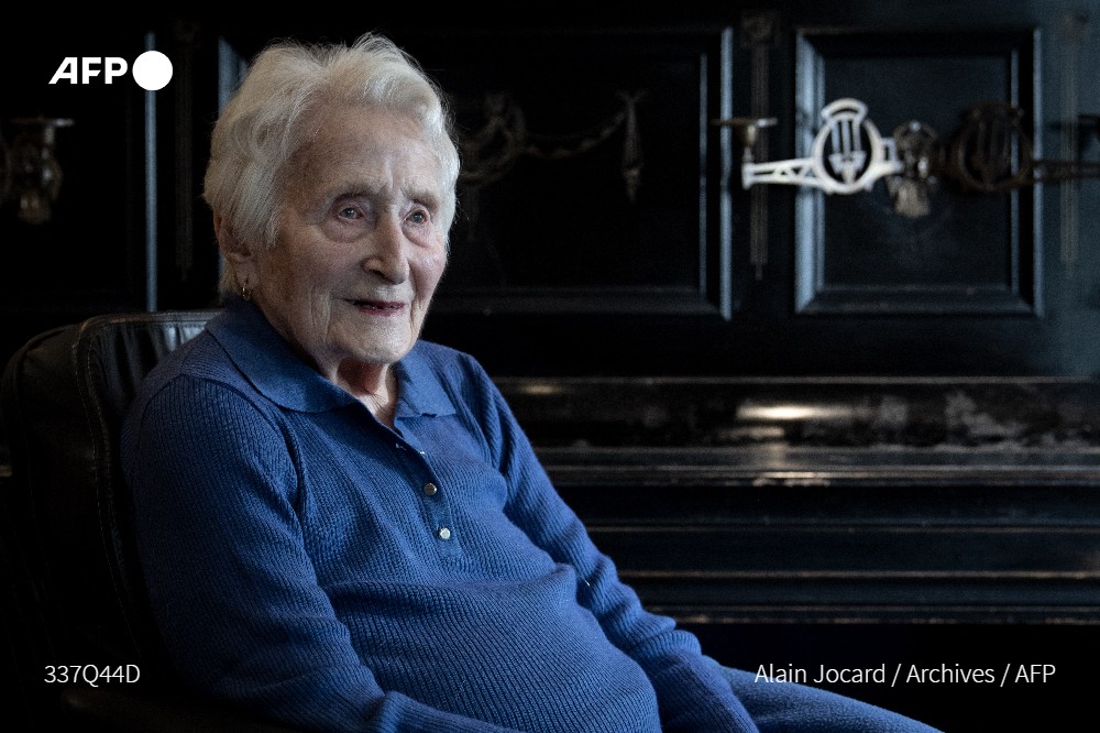 Agence France-Presse (@afpfr) on Twitter photo La résistante communiste Odette Nilès, dernière survivante du camp de Choisel, est décédée cette nuit  à 100 ans. "Fiancée" de Guy Môquet, elle est restée toute sa vie fidèle à son idéal communiste et a milité pour les droits des femmes #AFP La résistante communiste Odette Nilès, dernière survivante du camp de Choisel, est décédée cette nuit  à 100 ans. "Fiancée" de Guy Môquet, elle est restée toute sa vie fidèle à son idéal communiste et a milité pour les droits des femmes #AFP