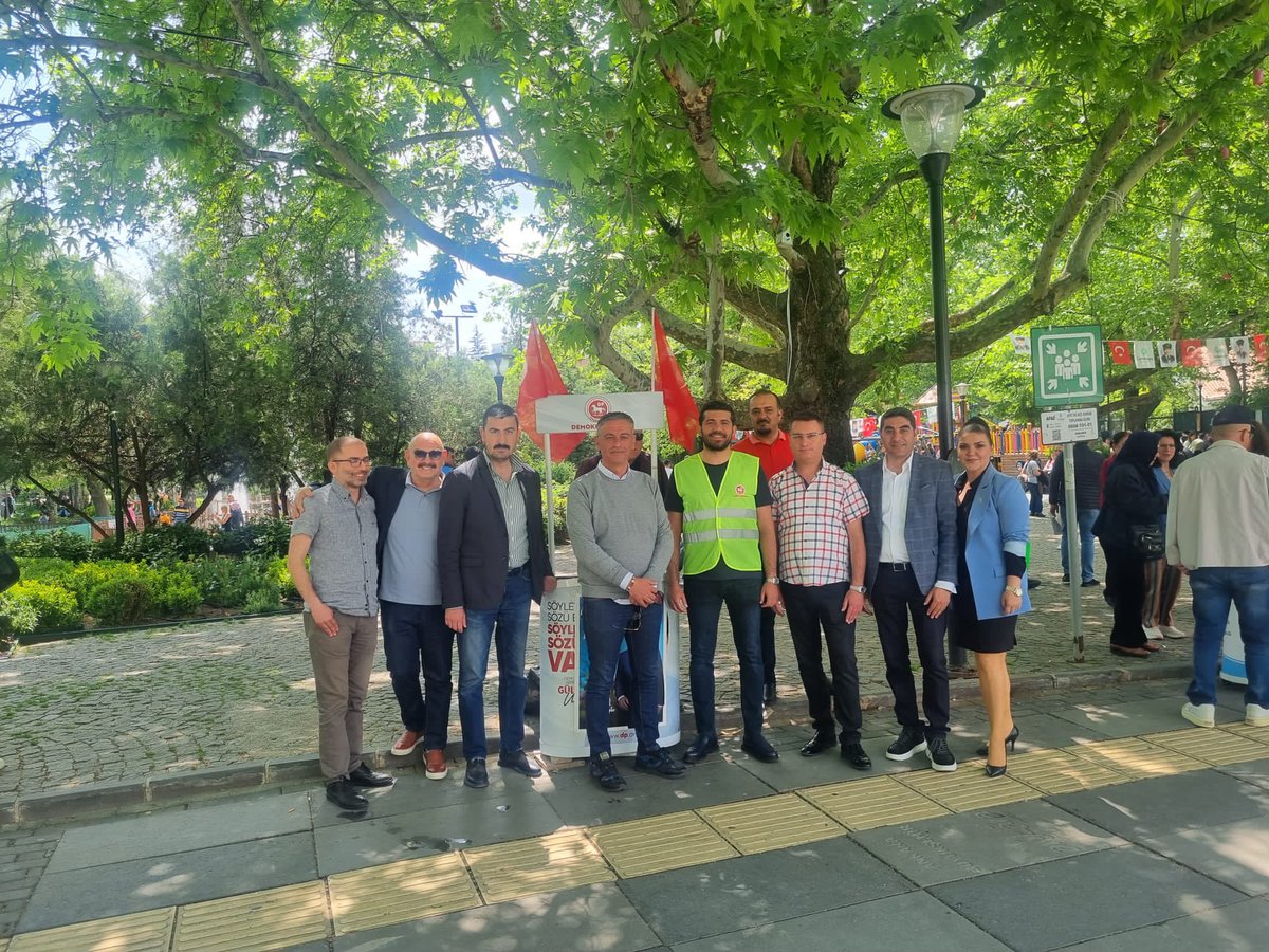 DPAnkara's tweet photo. Tunalı’da, Ankara İl Teşkilatımız ve Ankara İl Başkanımız  @erkindelikanli ile çalışmalarımız devam ediyor. 
Aydınlık bir Türkiye için, gelecek güzel günler için, ekonomik yıkımdan kurtulmak için, 
Hak, Hukuk ve Adalet için👇

#KararVer #OyVer 🫶 https://t.co/2HE1VuJQ1Y