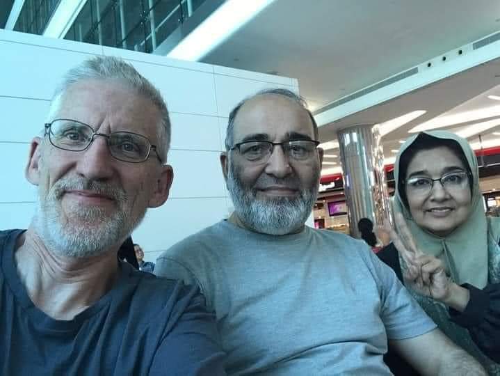 Tahakh022's tweet photo. یہ بات بھی تاریخ کا حصہ ہوگی کہ
جب ملک کے اندر انتقامی سیاست کی اگ بھرک رہی تھی اور سیاسی جماعتیں اقتدار کے حصول کے لیے عوام کا استحصال کرنے میں مصروف تھے تو جماعت اسلامی کا شیر @SenatorMushtaq قوم کی بیٹی عافیہ صدیقی کی رہائی کے لیے کوششوں میں مصروف عمل تھا.
#AfiaMovement https://t.co/AgdQvawWwy