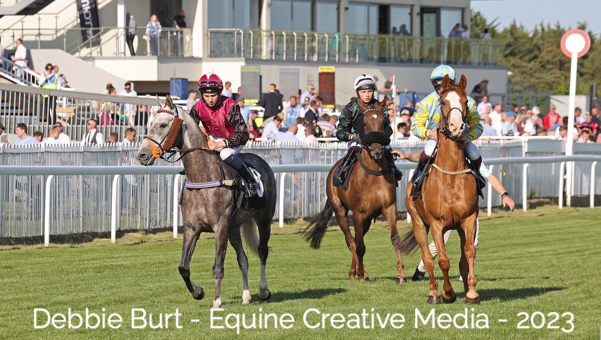 deborahburt1's tweet photo. #greattobeback with @ARO_Racing @ArabianRH @BathRacecourse @ONaillers2010 @TeaganPadgett @JPOwenRacing  #newseason @EquineMediRec https://t.co/IYWzITWOn8