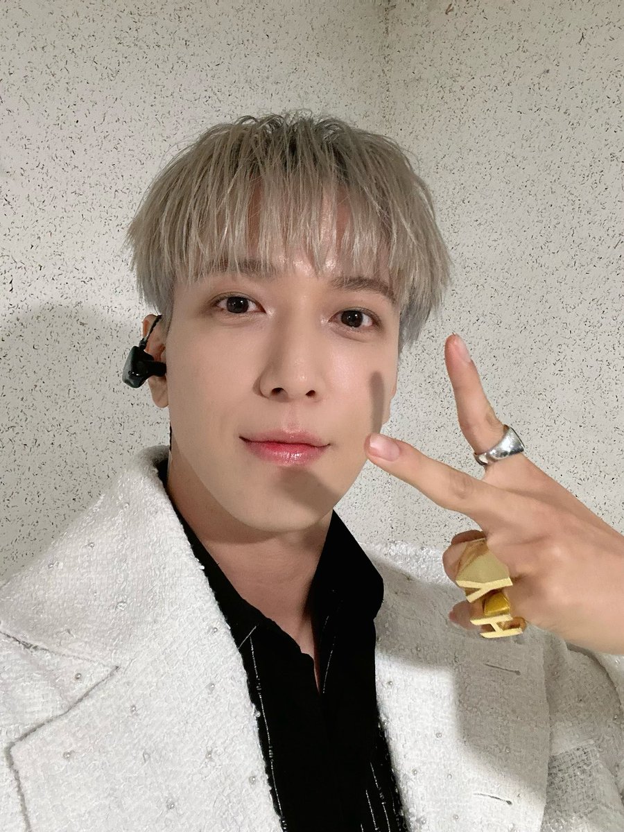 CN_FANCLUB's tweet photo. [📸] 2023 JUNG YONG HWA LIVE ‘ALL-ROUNDER’ DAY 1

평생 정용화의 BOICE로 남아주세요
평생 BOICE만의 가수가 되겠습니다💙

#CNBLUE #씨엔블루 #정용화 #JUNGYONGHWA #ALL_ROUNDER https://t.co/4fbeiIg7Hu