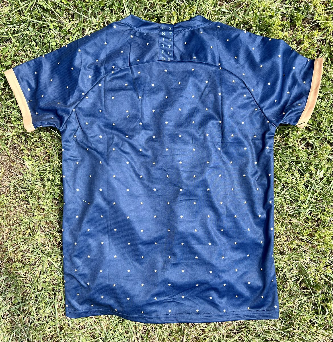 olive_york's tweet image. It’s a 🇺🇸 Giveaway!

We have one size Large, ready for you to win.

1️⃣ follow @olive_york 
2️⃣ RT this!
3️⃣ 🤞

One winner chosen mañana - good luck!