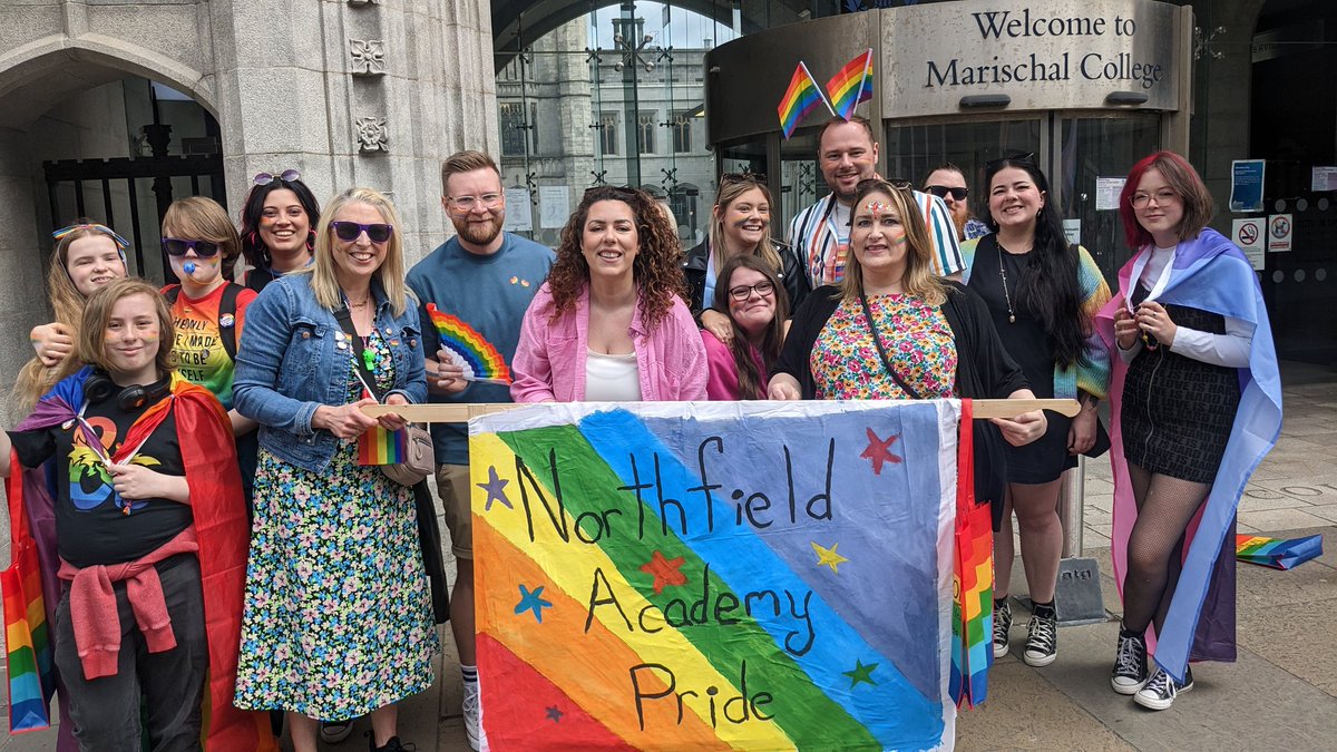 JessicaMennie's tweet photo. Great to see some of the young people from Northfield Academy today. 

I want to tell you all that you should be proud of the school you're from, I know I'm proud to be a former pupil (as is my good friend Karen Adam MSP)! What a fantastic group of YP &amp; staff.

#NorthfieldPride https://t.co/GkOyoQAWSI