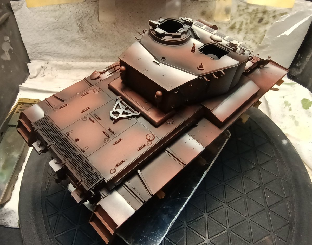 今頃新型コロナにやられて昨日まで寝てばっかりしてましたが、模型活動許可が出たのでデカール手前まで進めました。