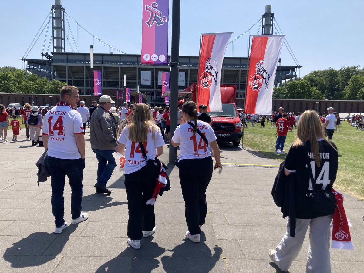 Hossaar's tweet photo. Ziemlich viele #Hectors und14er heute unterwegs #effzeh #KOEFCB https://t.co/47lGTVrxpm