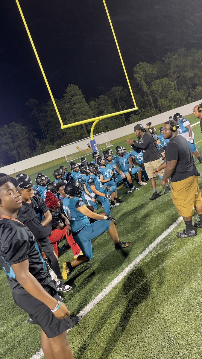 SharksTrack_XC's tweet photo. @atlantic_sharks took the W in last night’s spring game 12-7 🦈 🏈 Everyone better watch out for our track boys @KwasieJr &amp; @prestonkuznof in the fall! #SharkSpeed https://t.co/nH0CE7Mc2e