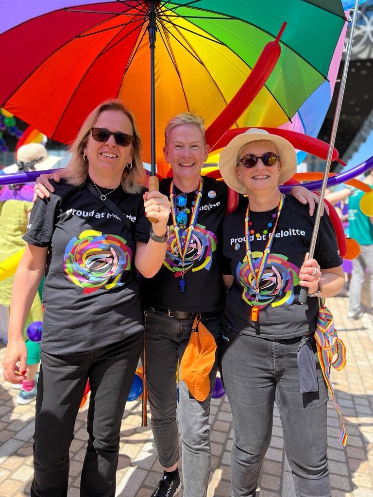 DeloitteProud's tweet photo. Just look at all that colour. πππ³οΈβππ³οΈββ§οΈ
Our fabulous #DeloitteMids team are ready for the #BirminghamPride parade!
#ProudAtDeloitte https://t.co/Ei8qcBfFfm