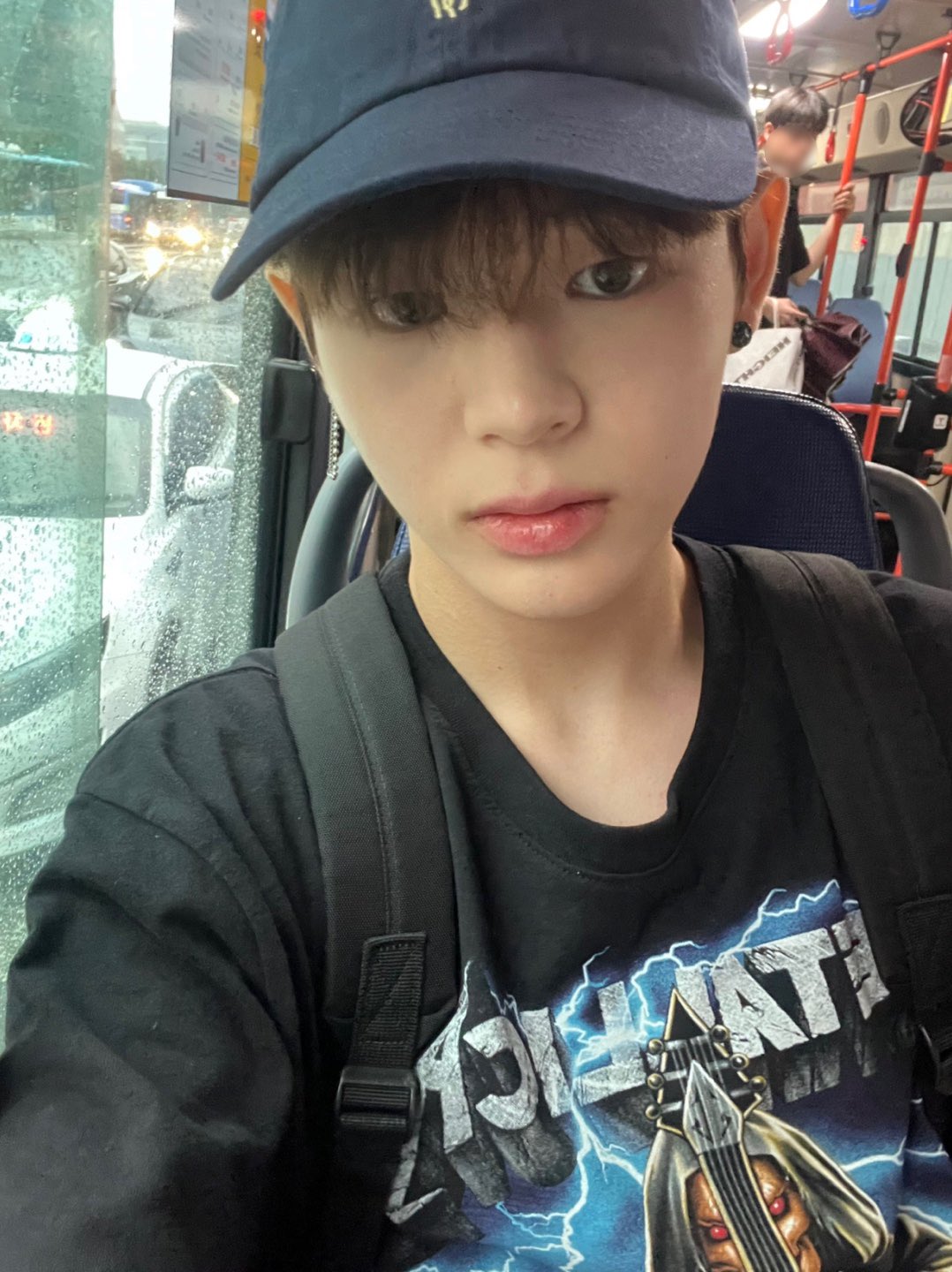 WAKEONE Trainee on Twitter: “비 오는 날 출근길…☔️ 비록 비가 많이 오지만 꿉꿉하지 않아서 좋았어요☺️