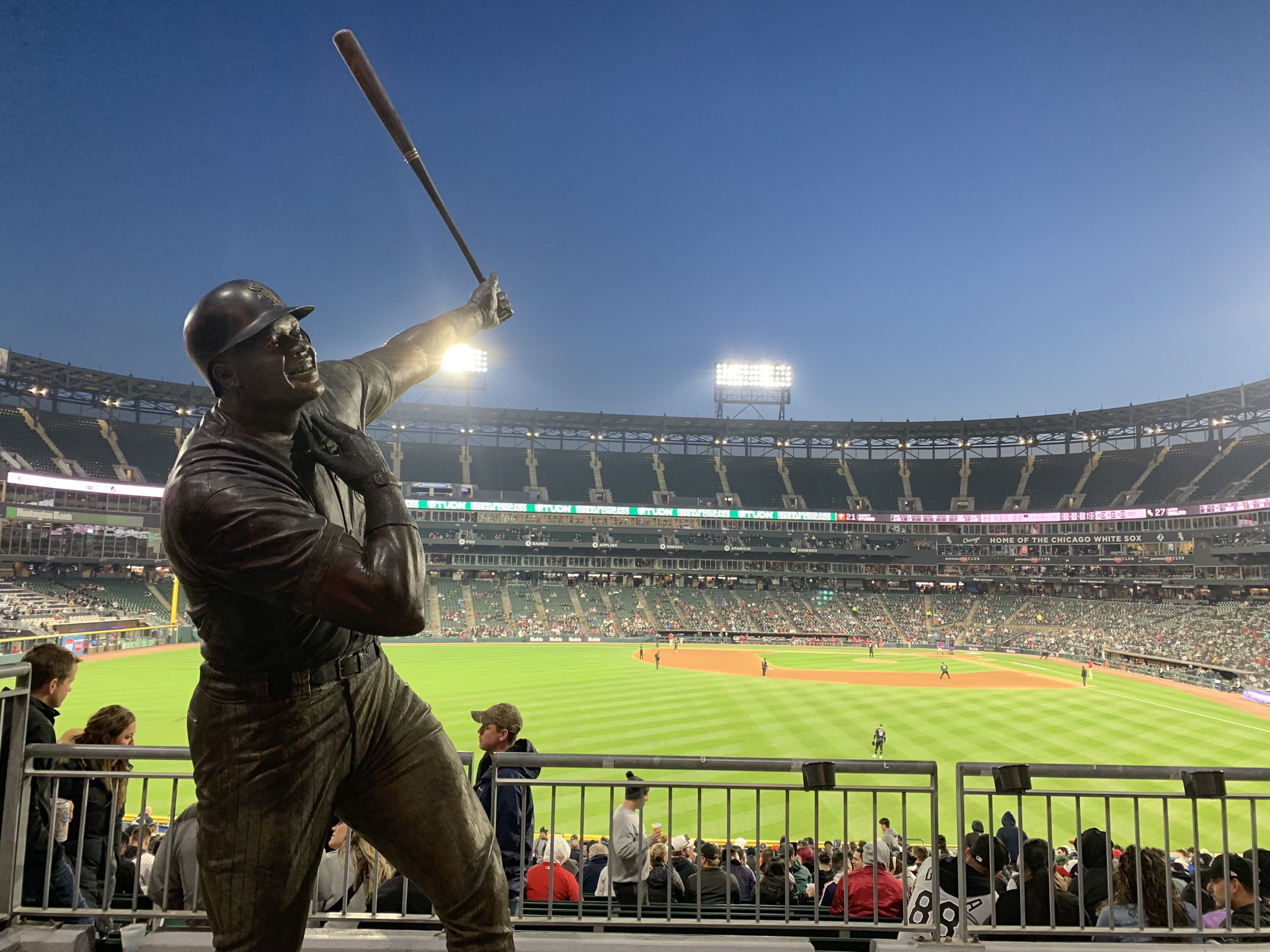 Happy 55th birthday Frank Thomas!

Statues don t get any better than this one of Big Frank at the Cell. 