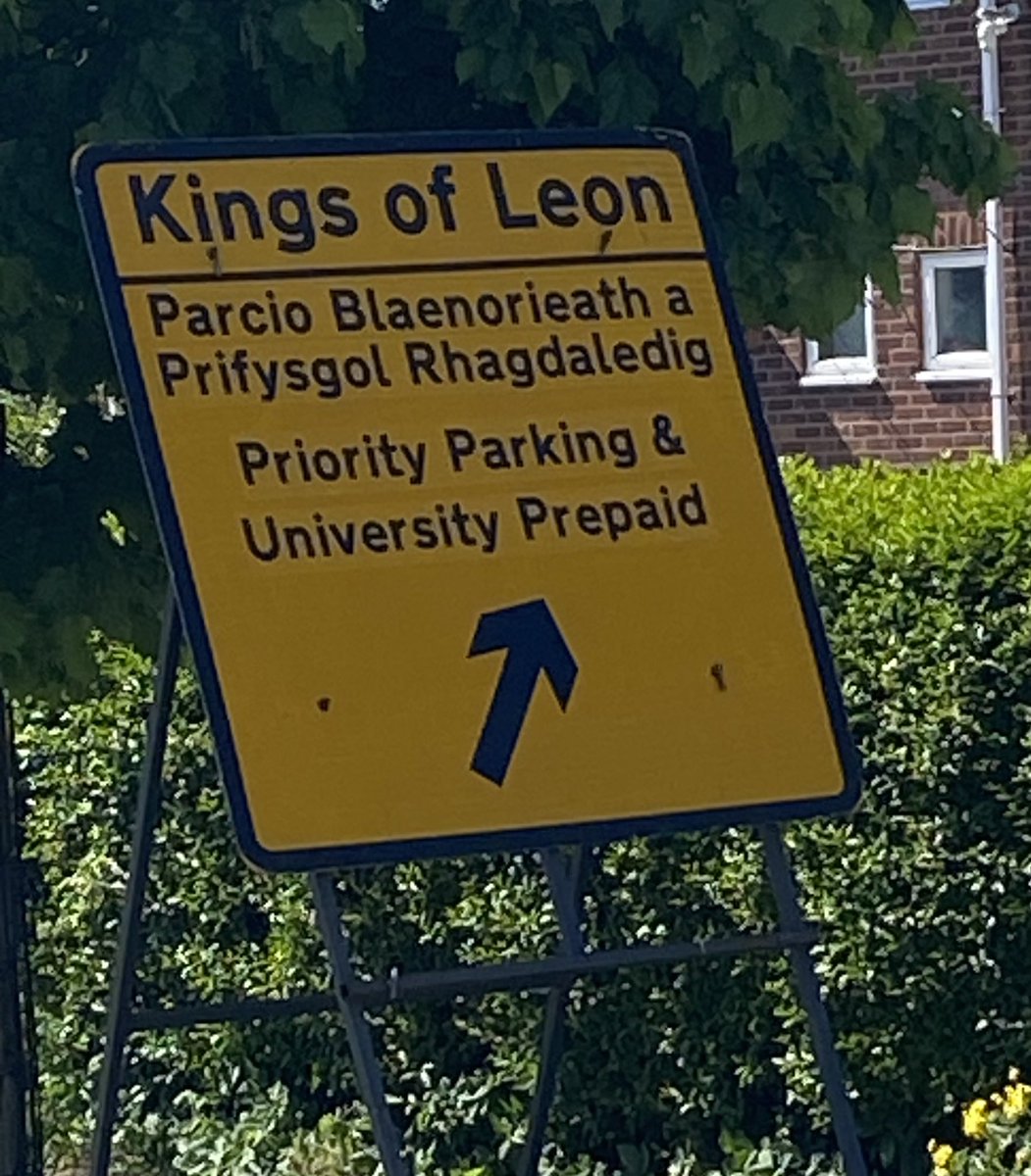 There are signs that the <a href="/KingsOfLeon/">Kings Of Leon</a> must be in town 🧐🎸
<a href="/wrexham/">Wrexham.com</a> <a href="/Wrexham_AFC/">Wrexham AFC</a> <a href="/DeclanSwans/">Declan Swans</a> <a href="/VancityReynolds/">Ryan Reynolds</a> <a href="/RMcElhenney/">Rob Mac</a> #wrexham #UTST <a href="/AmberonTM/">Amberon Ltd</a>