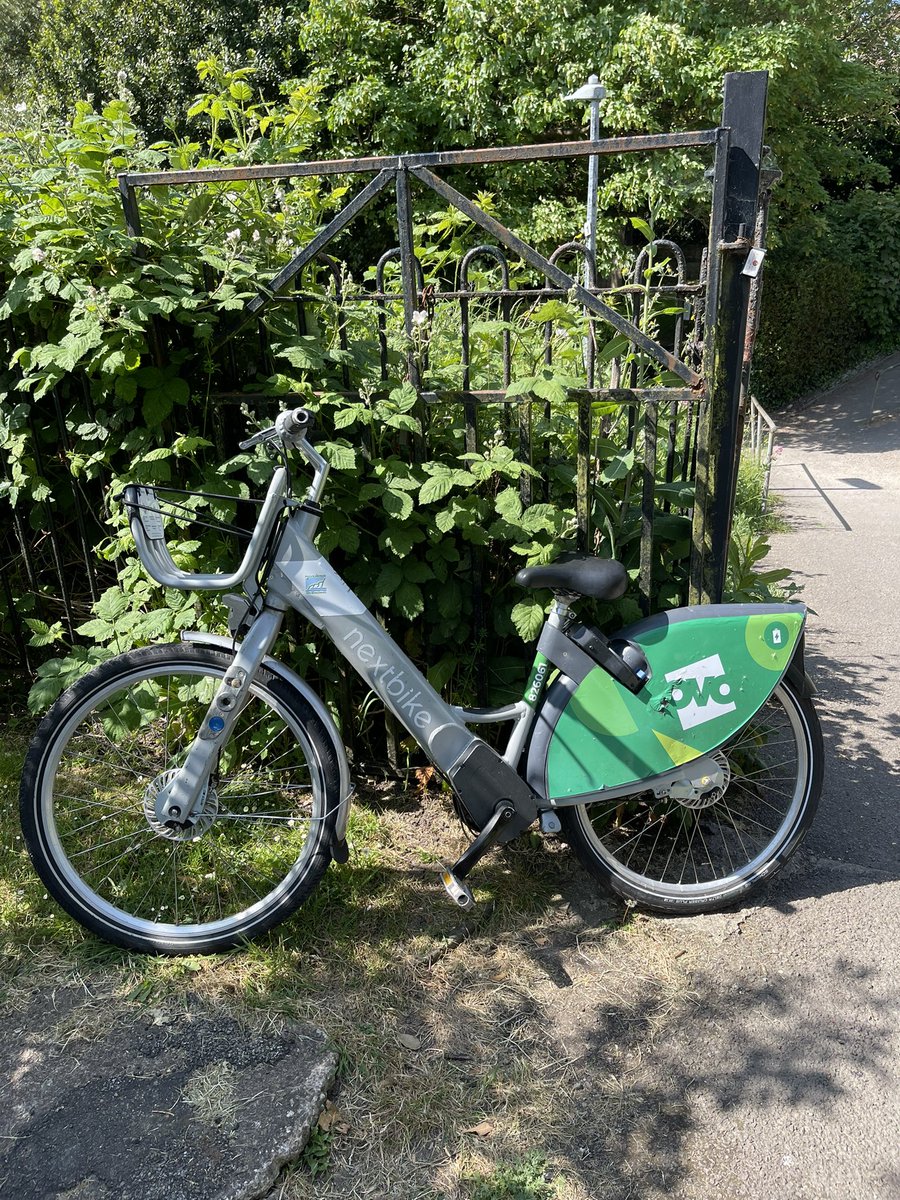 GmDrones's tweet photo. @nextbikeUK hey I’ve now reported this abandoned bike twice and it’s still at the same location. 
Windsor gardens Penarth https://t.co/MLGNfFdyOP