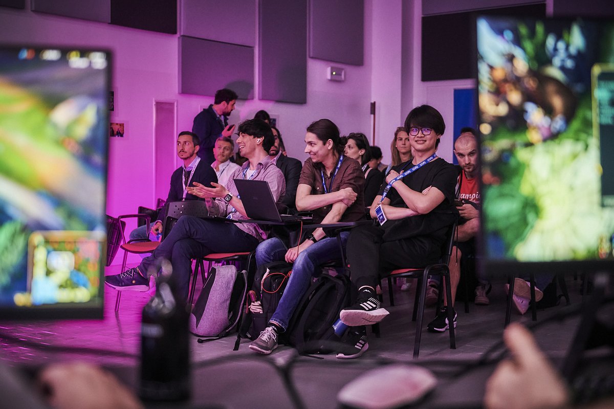 UniEsportsIT's tweet photo. 📸 Ecco alcuni scatti della finalissima dell’Amazon UNIVERSITY Esports!

🤳 Scarica l’album completo dell'evento e taggaci sui social  https://t.co/OM7GTQpeQs

#UNIVERSITYesports #miLAN @itVALORANT @league_italia https://t.co/f5er7SMydm