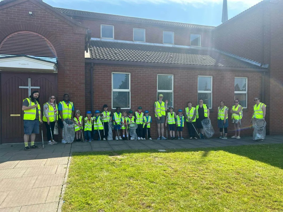 Litterwatch1's tweet photo. #sandwell #coronation #clean with the amazing 46th Sandwell Scouting group. The team #litterpicked their way around Hill Top Park and have done an amazing job.
#scouts #Scouting #beascout #volunteers #teamwork #litterpickingiscool @SercoESUK @sandwellcouncil https://t.co/i50p5ak05n