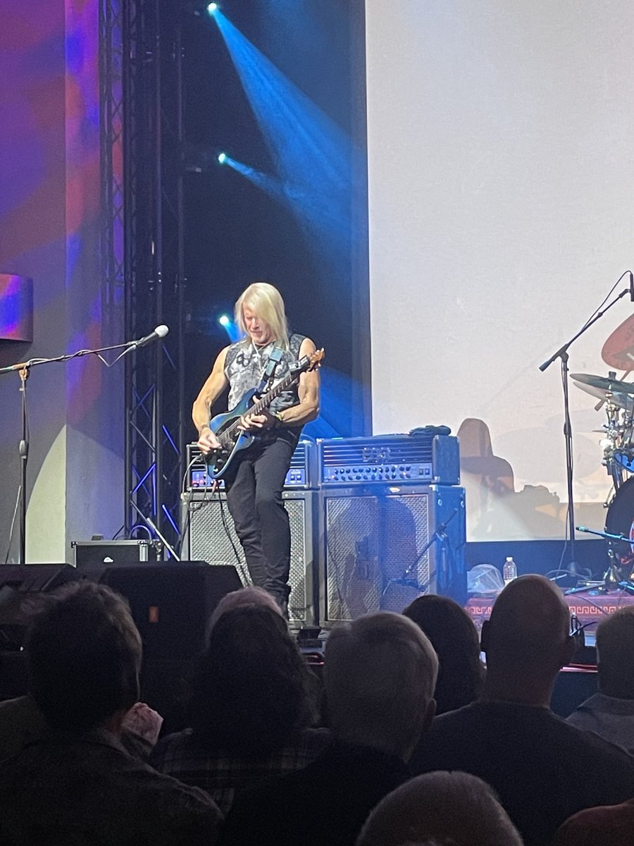 Steve and band was on fire as usual last night.  An American legend! #stevemorse #theoaks