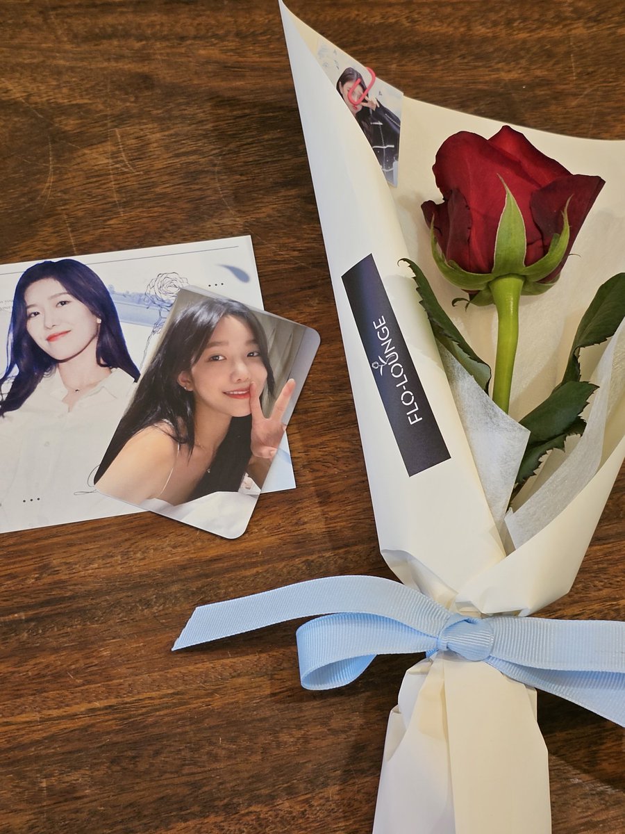 friendship0225's tweet photo. 들어가자마자 꽃 향기가 나서 너무 좋았고 사장님께서 사진 찍고 가시라고 친절하게 말씀해주셔서 너무 감사했습니다!
#HAPPY_DAWON_DAY
#19970527
#Moon_and_You
#𝙊𝙣𝙡𝙮_𝙒𝙤𝙣_𝙁𝙤𝙧_𝙔𝙤𝙪 https://t.co/Nkq8F7kycx