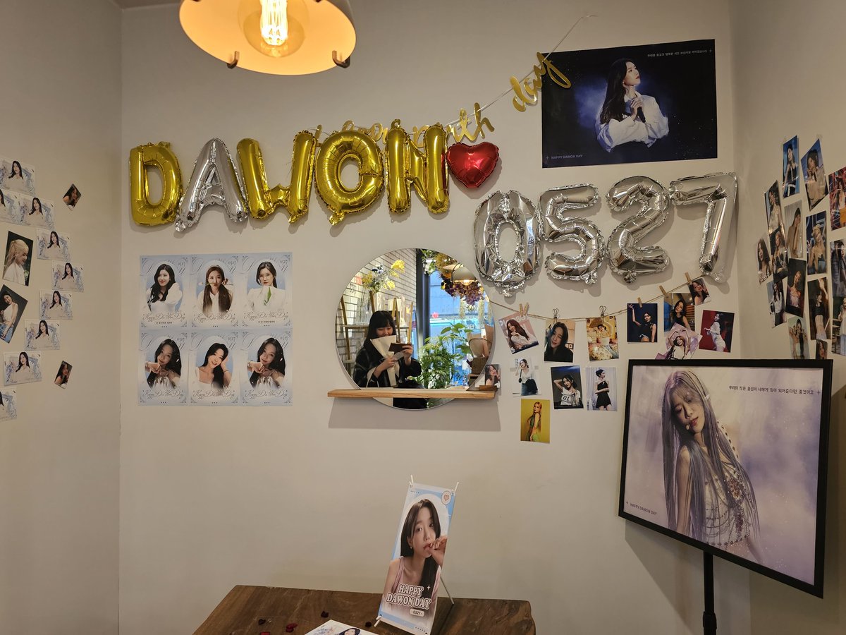 friendship0225's tweet photo. 들어가자마자 꽃 향기가 나서 너무 좋았고 사장님께서 사진 찍고 가시라고 친절하게 말씀해주셔서 너무 감사했습니다!
#HAPPY_DAWON_DAY
#19970527
#Moon_and_You
#𝙊𝙣𝙡𝙮_𝙒𝙤𝙣_𝙁𝙤𝙧_𝙔𝙤𝙪 https://t.co/Nkq8F7kycx