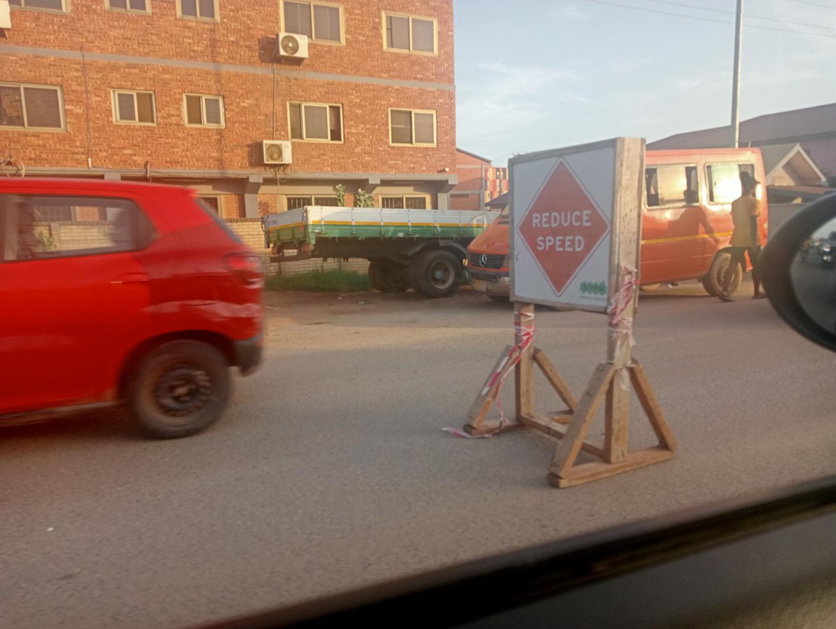 eyasante's tweet photo. @mrhgovgh thanks for fixing our road at Manet Junction. Saw road works yesterday ๐. Some work on the motorway, around the Nutrifoods is enabling traffic to move faster. Appreciation ๐๐ #solutionminded https://t.co/wWw50fRZ2W