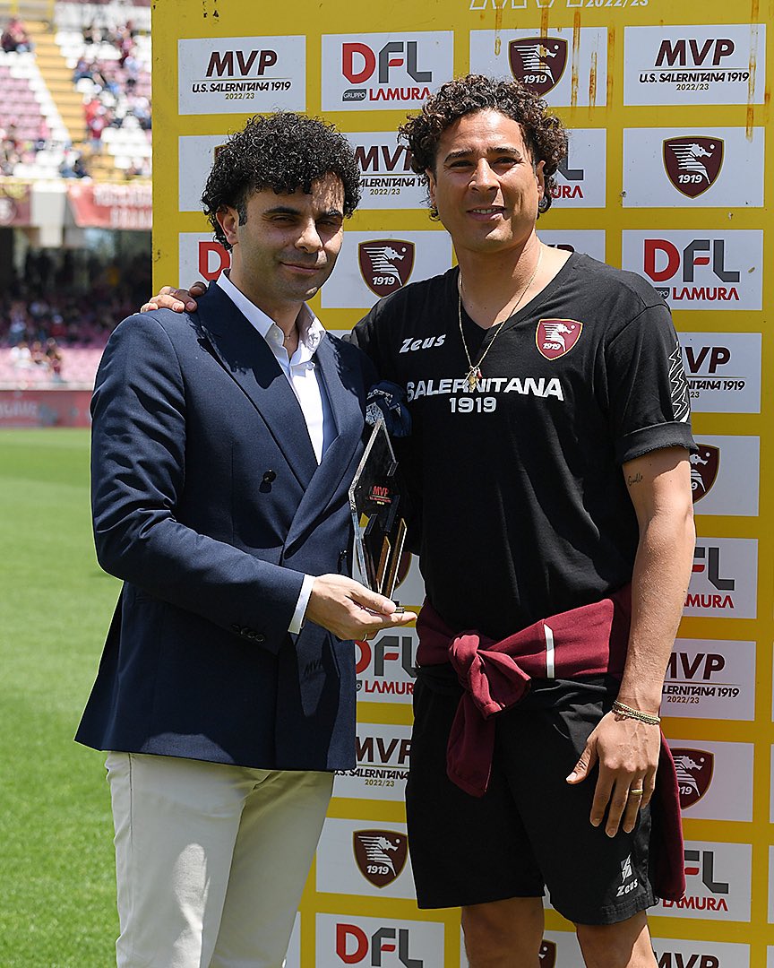 OfficialUSS1919's tweet image. 🇱🇻 Guillermo Ochoa premiato come MVP della stagione 🏅
#Avantibersagliera #macteanimo #forzagranata #salernitana #uss1919