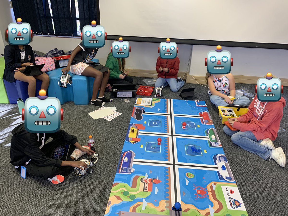 coding_feminist's tweet image. This photo makes me HAPPY 😃!! Coding and Robotics on a Saturday with my girls! #WRO #ISRL #Girlsintech Thank @handsontechsa