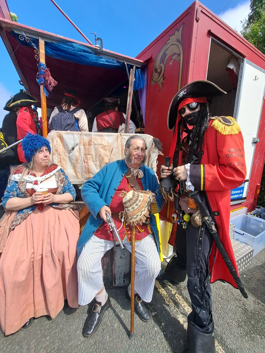 CrazyDisguise's tweet photo. #crazycaptain #reallifePirate #jacksparrowcosplay #piratesofthecaribbean #pirateentertainment #pyracy #pirateentertainer #Pirate #Brixham #brixhampiratefestival #devon #youareapirate #Pirates #brixhamdevon #Entertainment #brixhampiratefestival2023 #brixhamharbour #captainhook https://t.co/cd2PvGCFcD