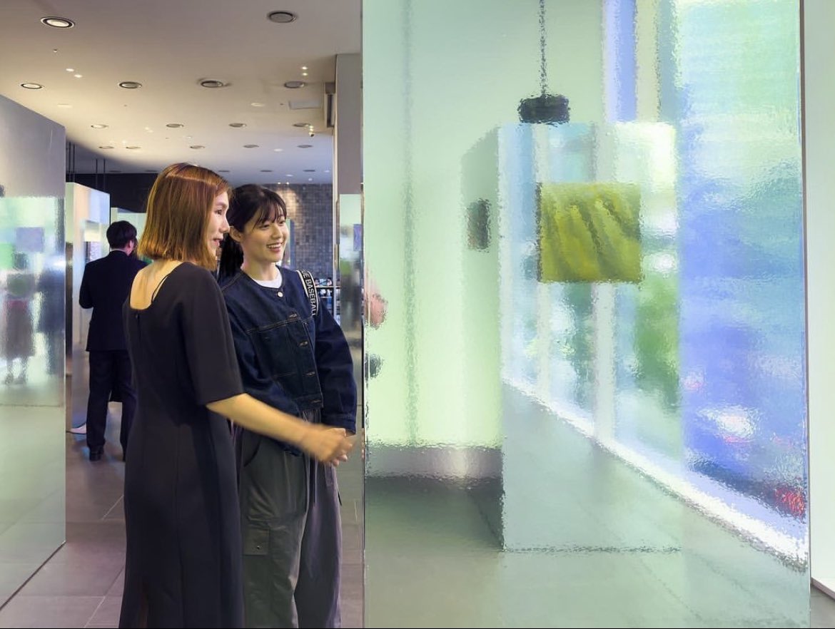 namjihyun_net's tweet photo. [PHOTOS] Attended a friend’s art exhibit ✨🩵

NJH’s friend to her: “Your love for art is always inspiring us. Thank you for coming to #TheLightWalk.”

#NamJihyun #남지현 #南志鉉 #ナムジヒョン #นัมจีฮยอน https://t.co/GeqNYY9UbY