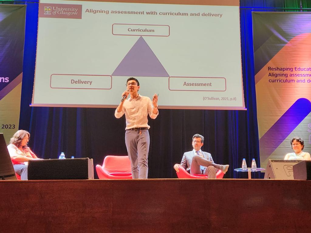 DanielMKLam's tweet photo. Had no problem speaking in a huge auditorium back when I was 12. Now it's a much more nerve-wrecking experience😂Honoured to have been part of the #LanguageAssessmentLiteracy panel discussion though. It was a great Day 1 at #NewDirectionsLATAM https://t.co/iG5sx6uYqr