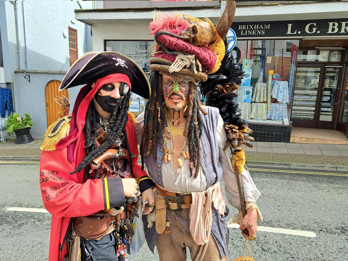 CrazyDisguise's tweet photo. #crazycaptain #reallifePirate #jacksparrowcosplay #piratesofthecaribbean #pirateentertainment #pyracy #pirateentertainer #Pirate #Brixham #brixhampiratefestival #devon #youareapirate #Pirates #brixhamdevon #Entertainment #brixhampiratefestival2023 #brixhamharbour #captainhook https://t.co/6aEi0IqBVk