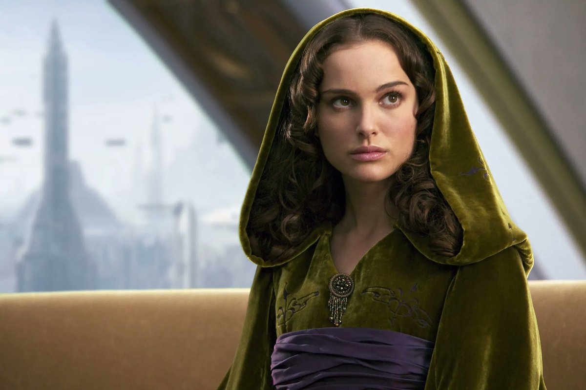 It has been over 18 years since actress Natalie Portman left the #StarWars franchise; however, she does not rule out a return comicyears.com/movies/natalie…