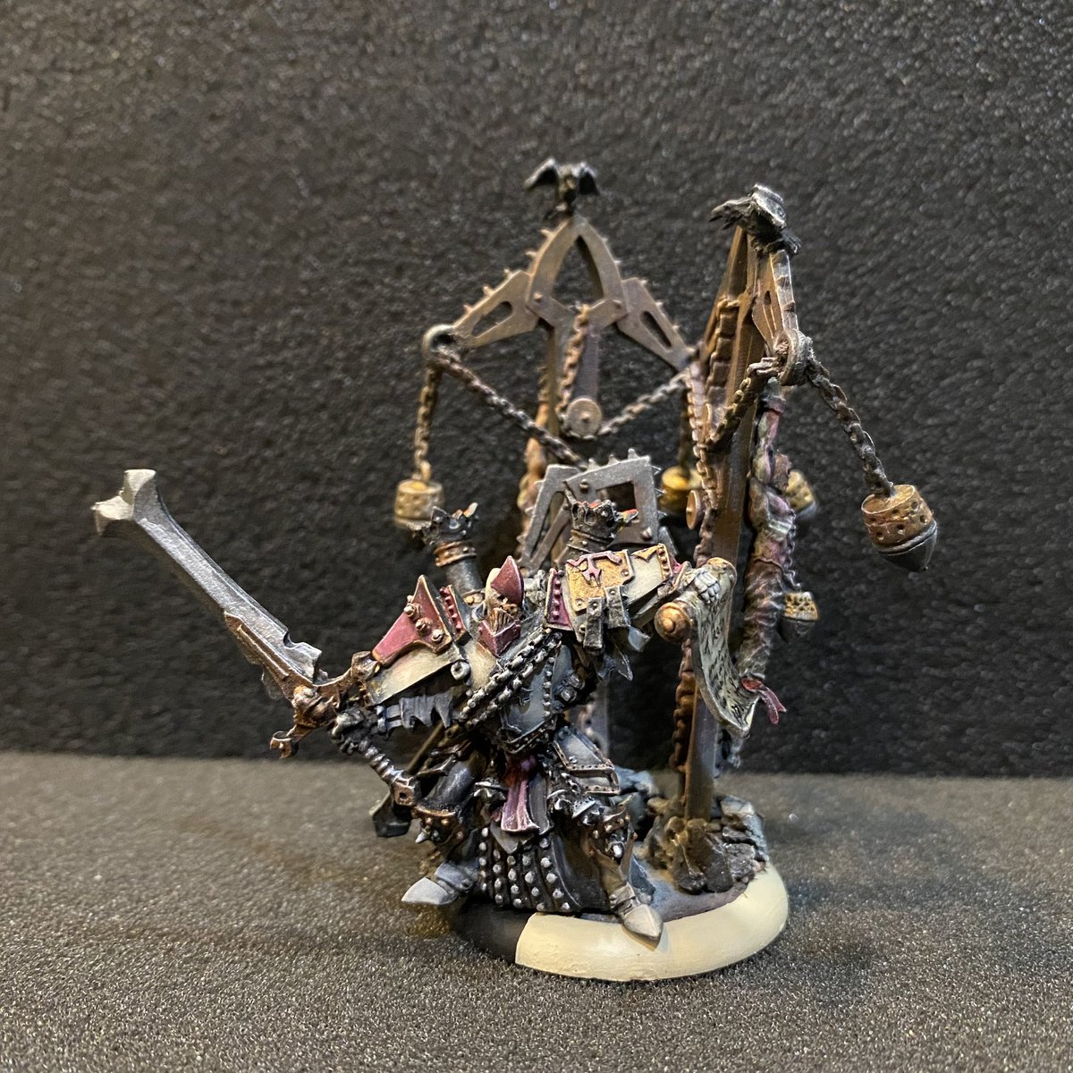 OrosWu's tweet photo. High Executioner Servath Reznik. Magnetized the wracks to its base, making it more intimidating. #warmachine #warmachinehordes #warmahordes #protectorateofmenoth #ウォーマシン https://t.co/lPBZgCTOAJ