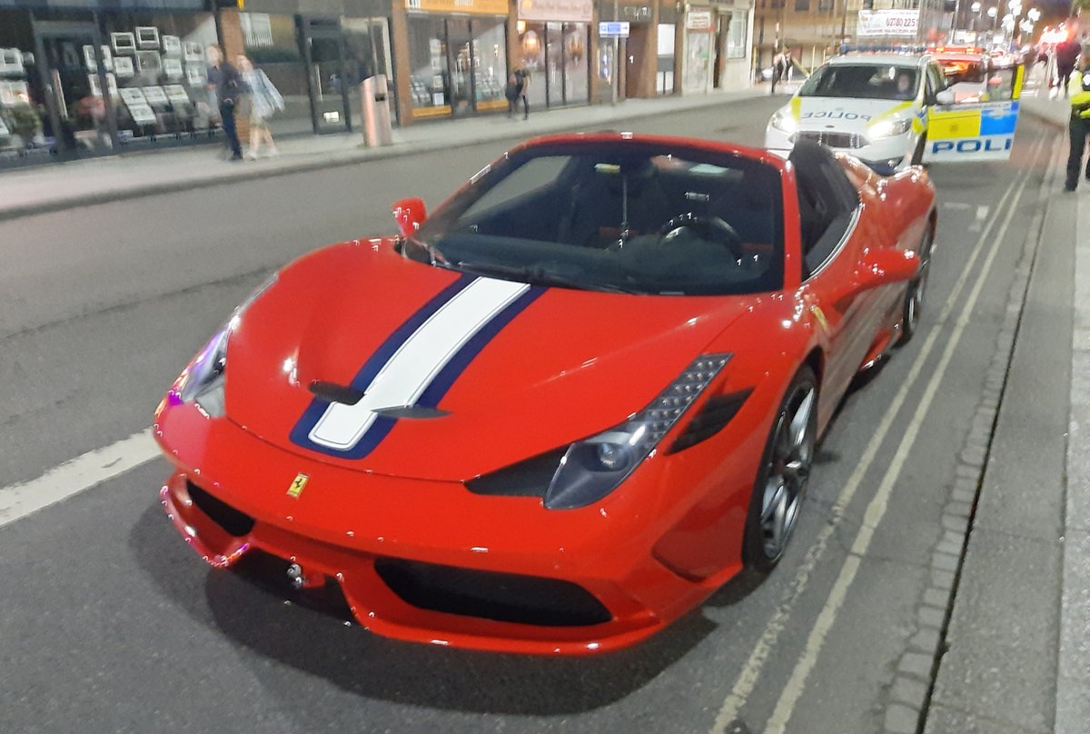 Had words with a Ferrari 458 driver last night who told me his car wasn’t designed to have a front numberplate so why should he try to fit one? £100 ticket issued which he told me his staff would pay for him. Hopefully they’ll deal with the DVLA when they contact him too. #90055