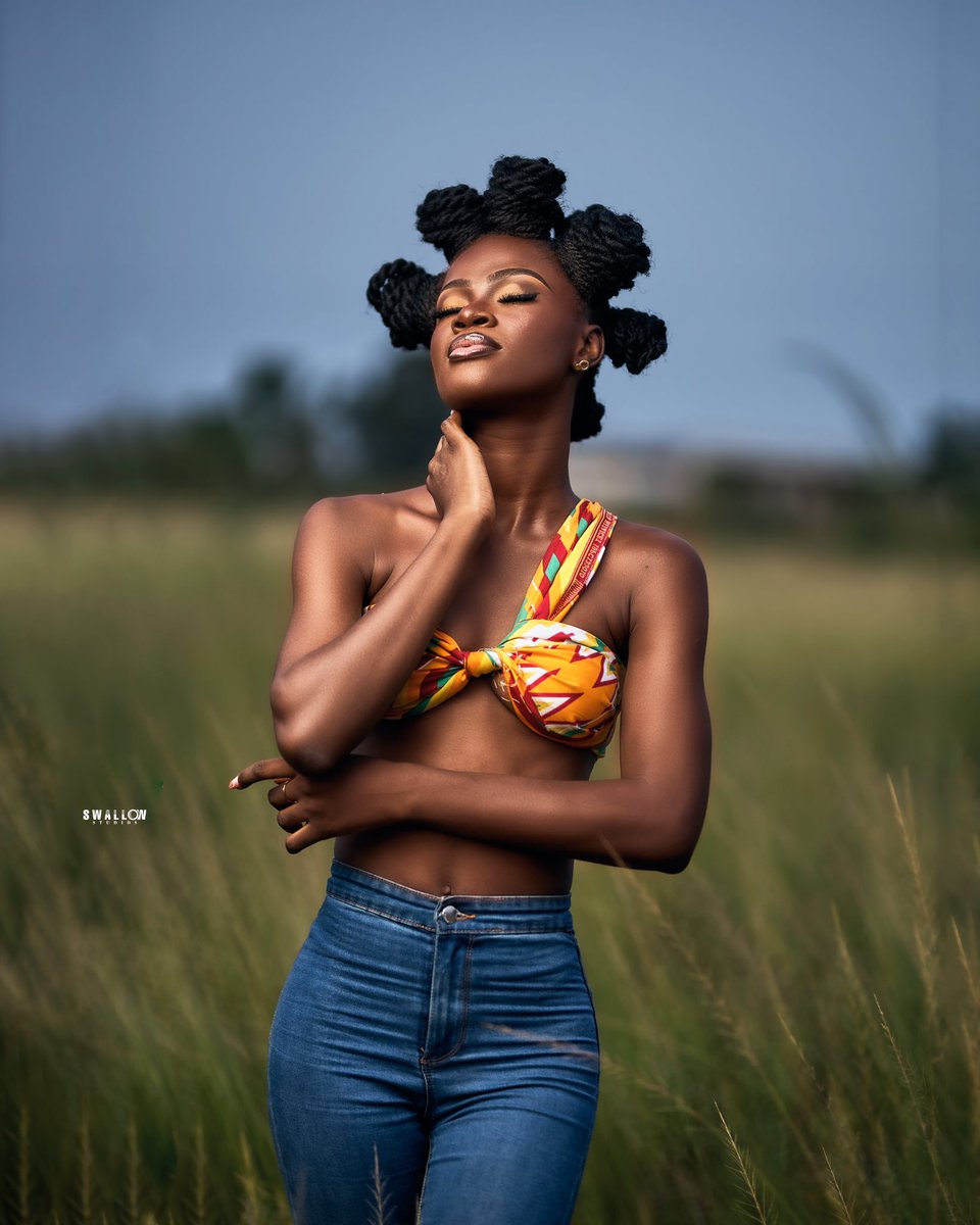 Radiating Confidence and Grace, She Embraces Her Slim Figure, Embodying The Beauty Of Strength And Elegance. 

📸 @swallowstudios_ 
Muse: <a href="/hillaryMawunyo/">Hillary</a> 
💄 <a href="/edds_elegance/">Edd’s Elegance</a>