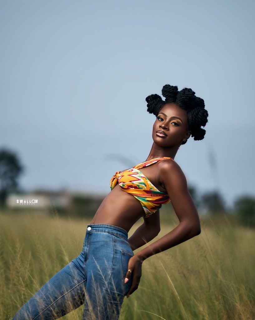 Radiating Confidence and Grace, She Embraces Her Slim Figure, Embodying The Beauty Of Strength And Elegance. 

📸 @swallowstudios_ 
Muse: <a href="/hillaryMawunyo/">Hillary</a> 
💄 <a href="/edds_elegance/">Edd’s Elegance</a>