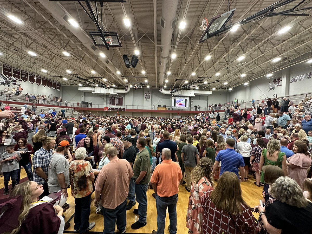 From beginning to the end, last night was an amazing celebration of our graduates! 

#MetcalfeHornetsEver