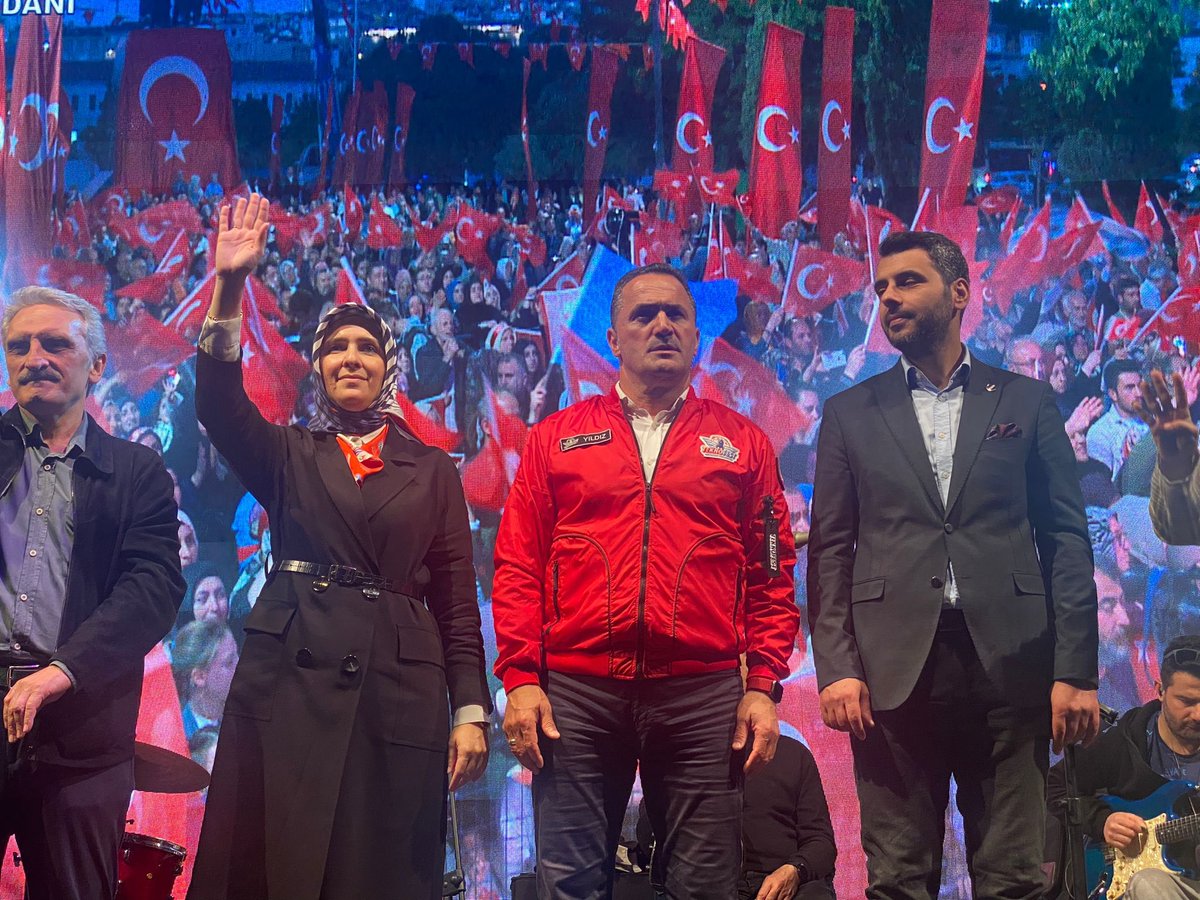 GulepAhmet's tweet photo. Beyoğlu Belediyemizin düzenlemiş olduğu programa partimizi temsilen katılım sağladık.

Cumhur ittifakı ilçe Başkanları ve 
M.vekillerimizle 28. Mayıs seçimlerinin önemine vurgu yaptık.

Tüm vatandaşlarımızı sandığa davet ediyor; Sn.Cumhurbaşkanımızı tekrar Başkan yapıyoruz inş. https://t.co/d9otyUH9my