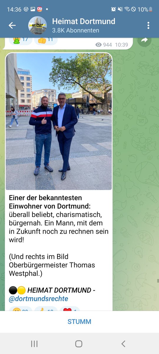 kiez_berliner's tweet photo. #Dortmund trendet und wird vielleicht Meister.
@spdde @spdbt gibt schon Statement das Thomas Westphal ein Foto mit dem bundesweit bekannten Neonazi #StevenFeldmann geschossen hat?
Die Dortmunder Nazis freuen sich!
@SchwarzePalmen @meanstreets_do #fcknzs https://t.co/KaltYsUfJB