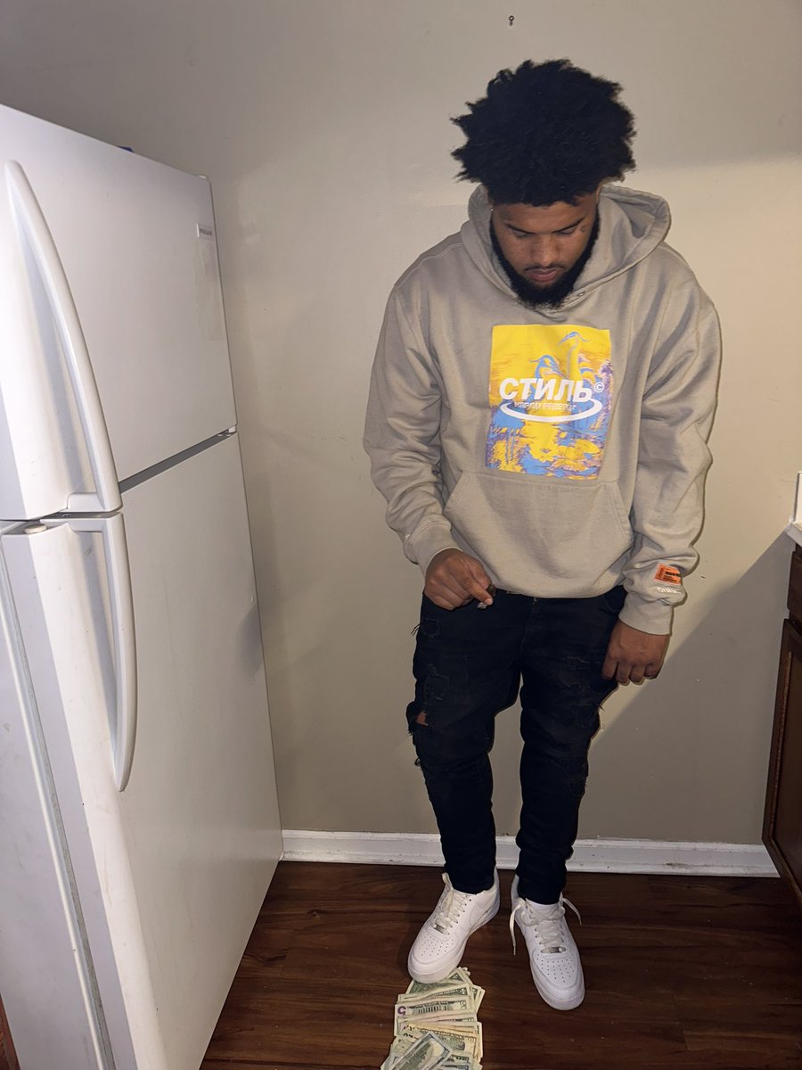 PluggedInCali4's tweet photo. Im forever chasing that bag, even if I break my ankle! #FreeTony #PITM https://t.co/RAmODvi8Kj