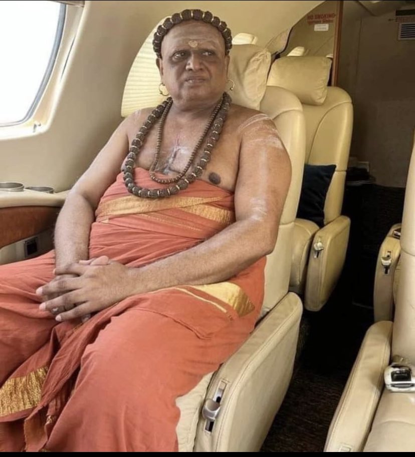 msvjain's tweet image. Charter flight to this mutt head by Modi government,which denied airlifting of CRPF jawans. 40 martyred at Pulwama  #votesmatter ⁦@Pawankhera⁩ ⁦@SupriyaShrinate⁩