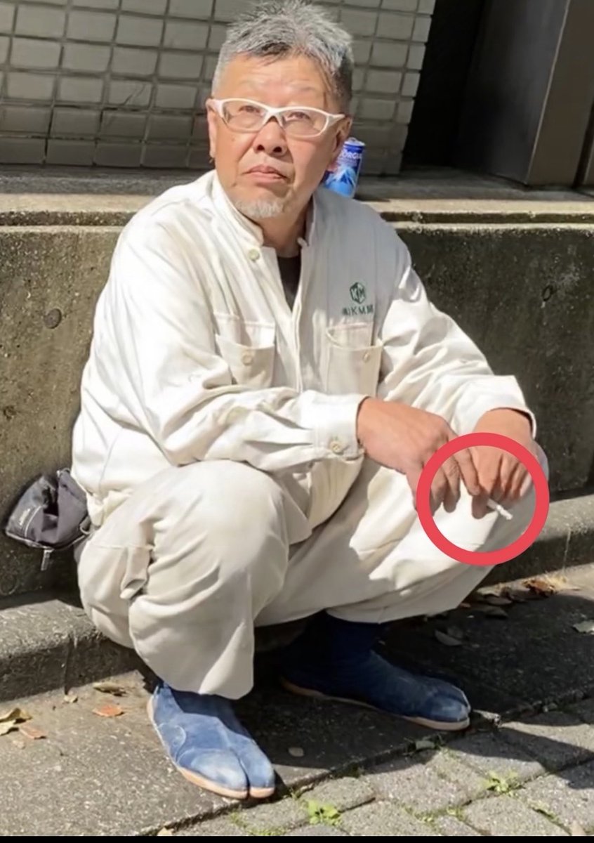 kinendeathyo's tweet photo. 禁煙エリア。人様のマンション敷地内に座り込み迷惑喫煙。近くに清掃の方も。その後不法投棄。指摘しても犯罪皆無。お前の依頼主誰だ？お寺さんな？罰当たりもいいとこ。頭も心も悪いと本当に救いようがない。会社のレベルもよく分かる。底辺すぎ
#KM開発　
#灰人の生態
#早く厳罰化を https://t.co/KmOGR3IuhB