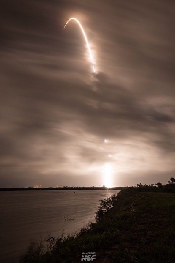 TonyGannon1's tweet photo. Another night-time launch 🚀 of a Falcon 9, from Kennedy Space Center. https://t.co/EkrsDtOoJh