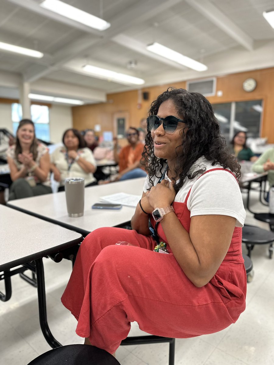 OakSpringsElem's tweet photo. #CoolTreats and #CoolShades to say π to a #CoolYear! #2023 #DolphinOut #WellSorta #SummerBreakMode ππ¦ππ¨ @OSEPROUD1 @WeAreAISD https://t.co/tmaeNrW71f