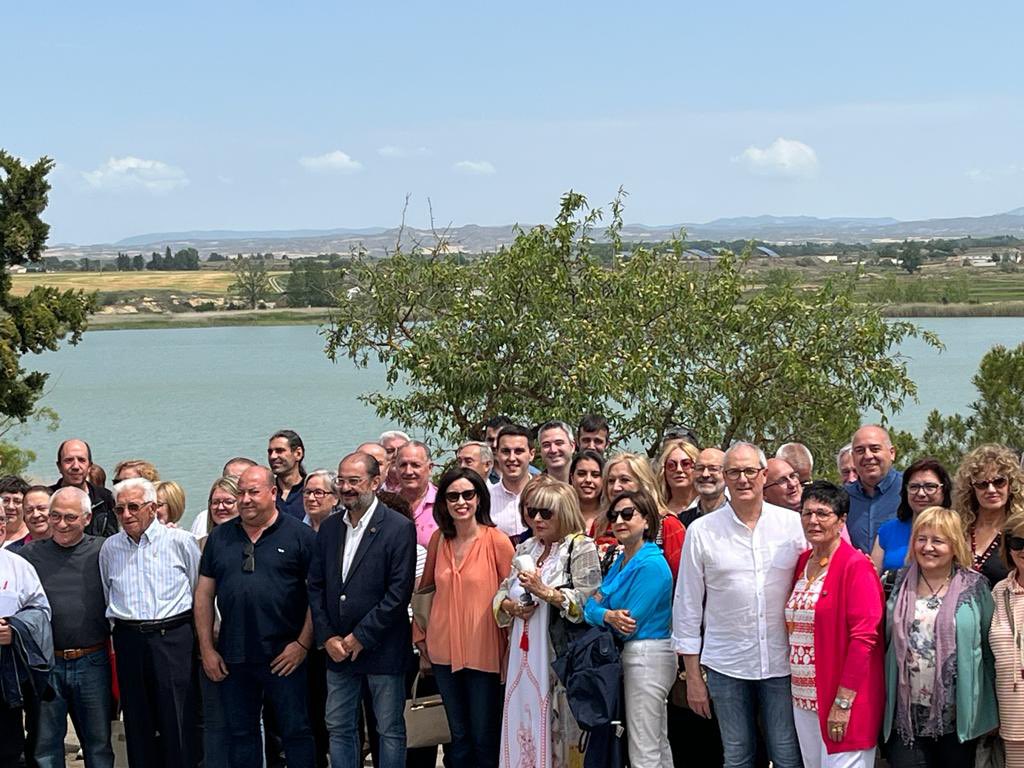 Reflexión con los compañeros de <a href="/EJEAPSOE/">Socialistas de Ejea</a> y de las #CincoVillas, la cuna del socialismo aragonés, en <a href="/Camping_Bolaso/">Camping Bolaso</a>,paisaje y gastronomía excelentes. Qué alegría este reencuentro con tan buenos amigos. Qué orgullo pertenecer a esta maravillosa comunidad de tradiciones e ideales