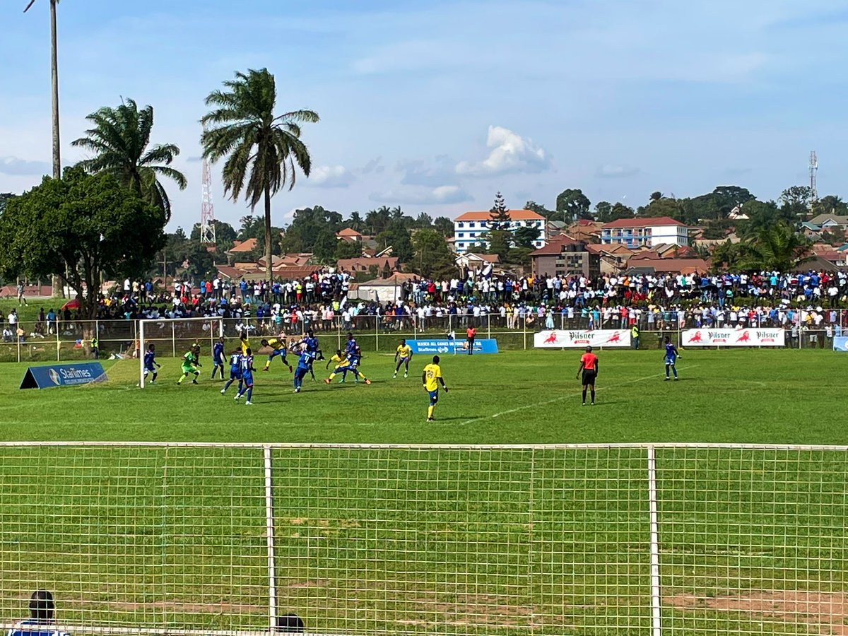 AllanDarren's tweet image. #UPLLive - Match Day 28 Latest

HT: There are only 2 goals to report in the three-horse race at the summit of the @UPL log. Vipers in the driving seat thanks to Abubakar Lawal &amp;amp; @YunusSentamu12 goals, both from outside the area. In Wankulukuku, been a dough affair with Villa