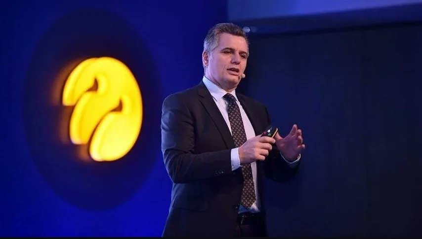 Varlık Fonu'na bağlı Turkcell'in CEO'su Murat Erkan, Kılıçdaroğlu'nun SMS'lerini artık göndermeyeceklerini açıkladı:

"BTK'nın tebliğlerini yapmakla yükümlüyüz. Devam edersek suç işlemiş oluruz."

<a href="/seyhanavsar/">Seyhan Avşar</a>