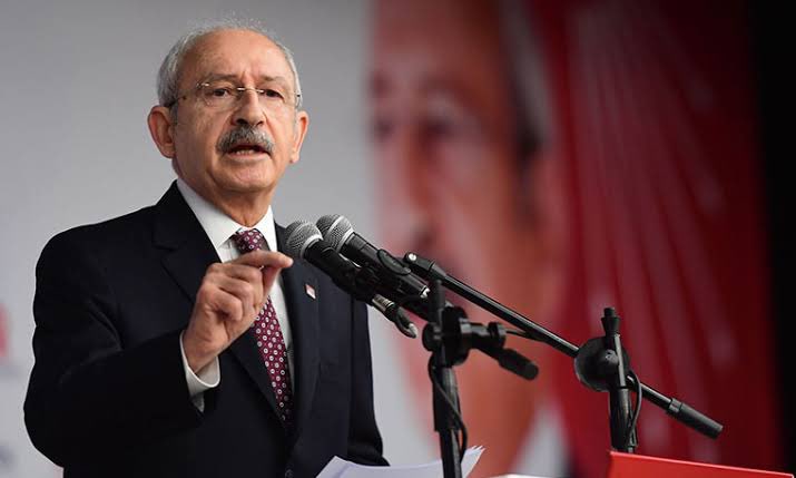 Kemal Kılıçdaroğlu;

Hiçbir kadını bir erkeğe muhtaç etmeyeceğim.