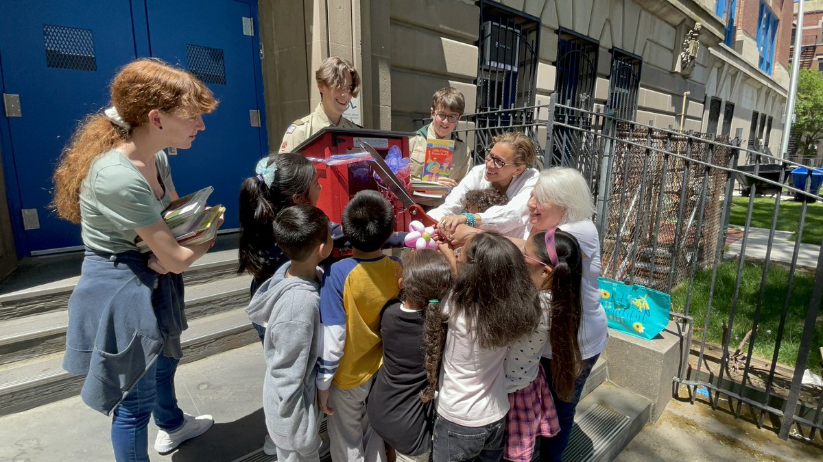 PS 94 The Henry Longfellow School (@15k094) on Twitter photo Student council members were so excited to receive our Little Lending Library. Thank you <a href="/grandmasloveinc/">grandmasloveinc</a> and <a href="/boyscouts/">Scouting America</a> for donating the library to the PS 94 community. @CristinaAGonza5 <a href="/NYCDOED15/">District 15 Brooklyn</a> <a href="/NYCSchools/">NYC Public Schools</a> Student council members were so excited to receive our Little Lending Library. Thank you <a href="/grandmasloveinc/">grandmasloveinc</a> and <a href="/boyscouts/">Scouting America</a> for donating the library to the PS 94 community. @CristinaAGonza5 <a href="/NYCDOED15/">District 15 Brooklyn</a> <a href="/NYCSchools/">NYC Public Schools</a>