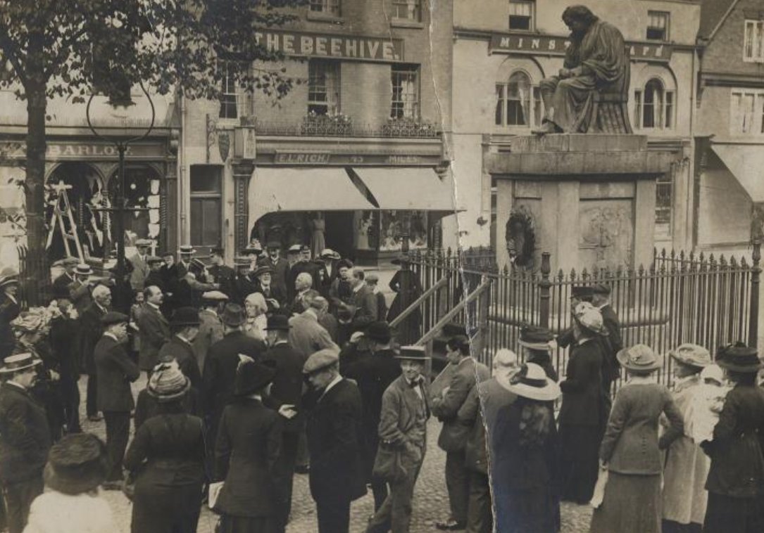 StaffsStokeHistory (@archandheritage) on Twitter photo #OnThisDay in 1901, the Samuel Johnson Birthplace Museum opened its doors! Happy birthday <a href="/SamuelJohnsonBM/">Johnson Birthplace</a> 🎂! Please enjoy these photos from our collection: a 1920 view of the museum and a 1910 crowd gathered in front of the statue for an anniversary event. #OnThisDay in 1901, the Samuel Johnson Birthplace Museum opened its doors! Happy birthday <a href="/SamuelJohnsonBM/">Johnson Birthplace</a> 🎂! Please enjoy these photos from our collection: a 1920 view of the museum and a 1910 crowd gathered in front of the statue for an anniversary event.