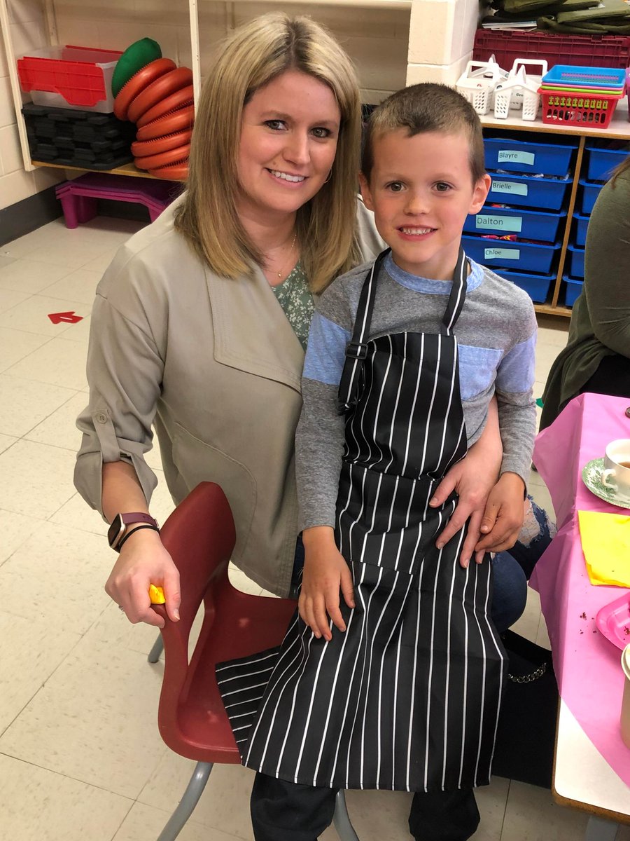 Yesterday afternoon Ms. Smith's Primary class hosted a Tea Party for Family Members.  Students and Ms. Smith made and decorated cupcake.  Students took orders and delivered Tea, Water and the Cupcakes to their family members. Good Job everyone! 📷📷📷