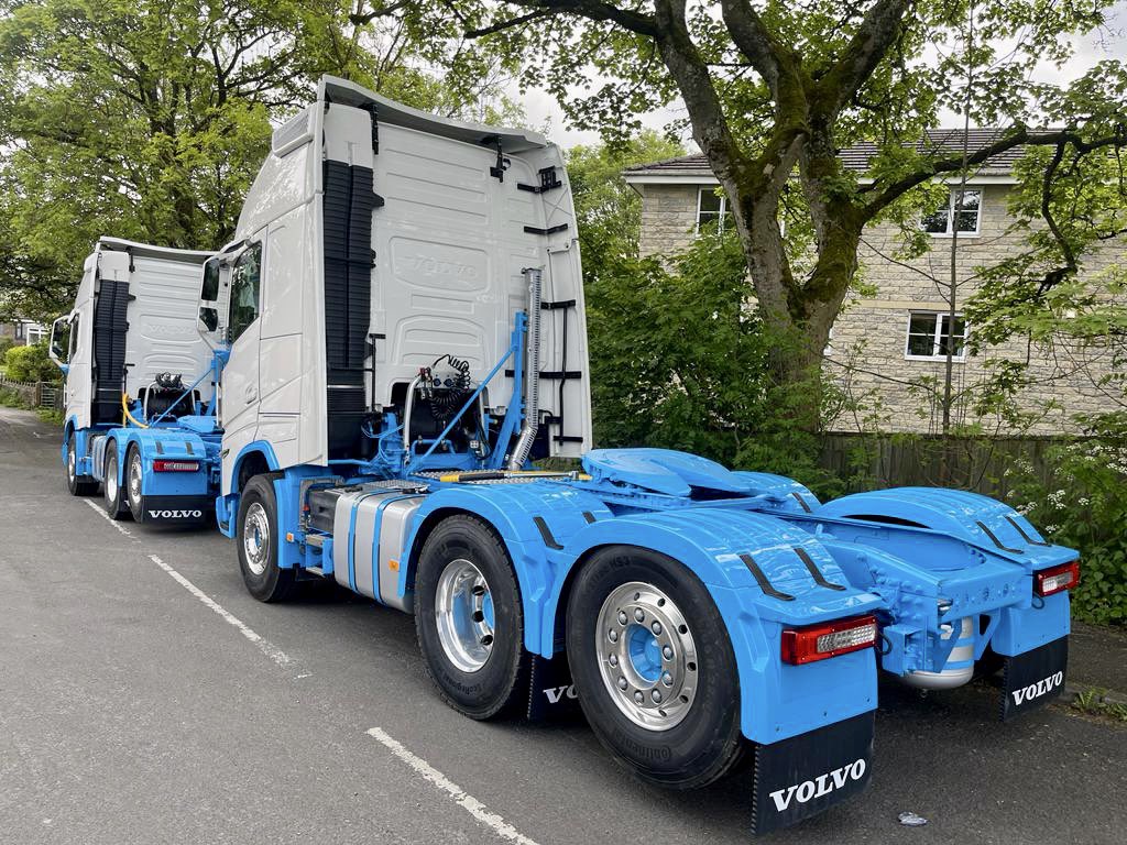 O5OGT's tweet photo. Finishing on a high &amp; cruising in to the bank holiday weekend ☀️😎

First pair of the new Volvo Trucks UKFH540’s 6x2 tags for our aggregate devision are nearing completion and having the obligatory bling fitted at Kelsa Truck Products https://t.co/MlHJg54WN8