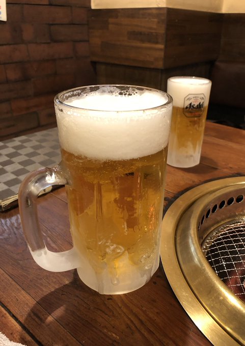これは遠近感ではなくシンプルにサイズ差がおかしい大と中。